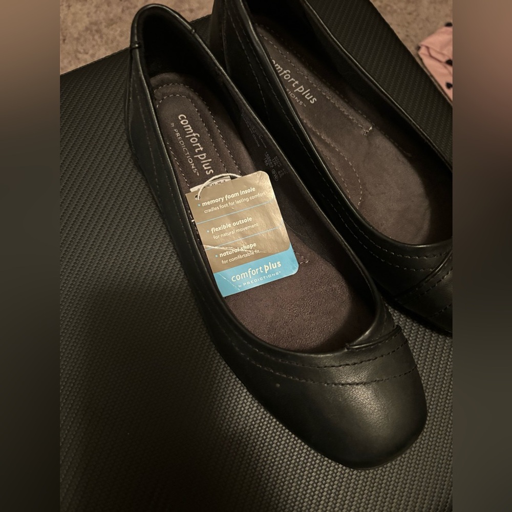 NWT COMFORT PLUS FLATS SIZE 8